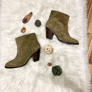 Nine West olive suede booties 6.5M. Worn once 🔥